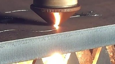 大型激光切割企業合作測試執信環保激光切割煙霧過濾器！